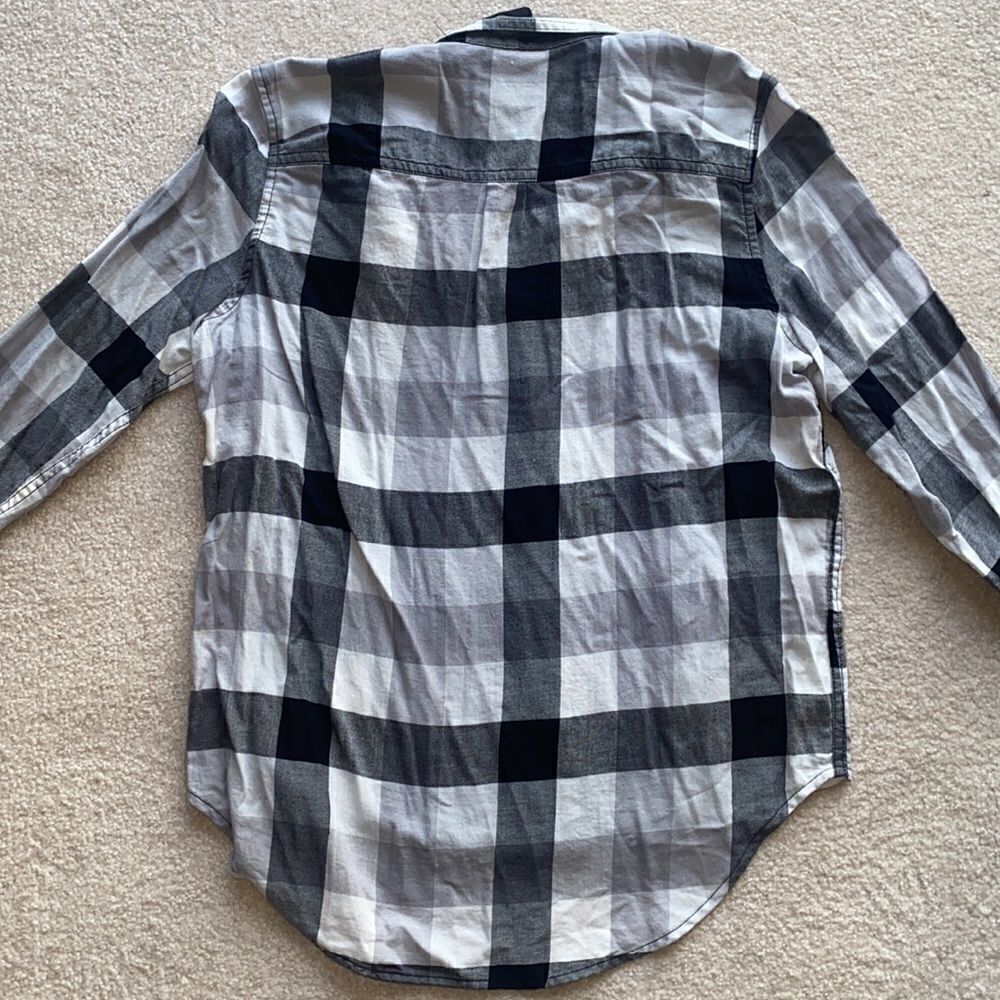 Universal Thread Gray Plaid Button Down Shirt! - Picture 3 of 9